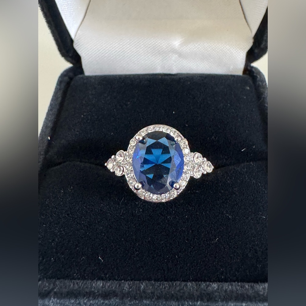 Elegant Sapphire Blue Oval Crystal Halo Ring Silver Tone Costume Jewelry Size 6